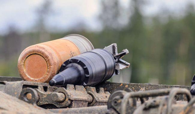 m1a2主战坦克可以搭载为120毫米炮弹地数量为40发.