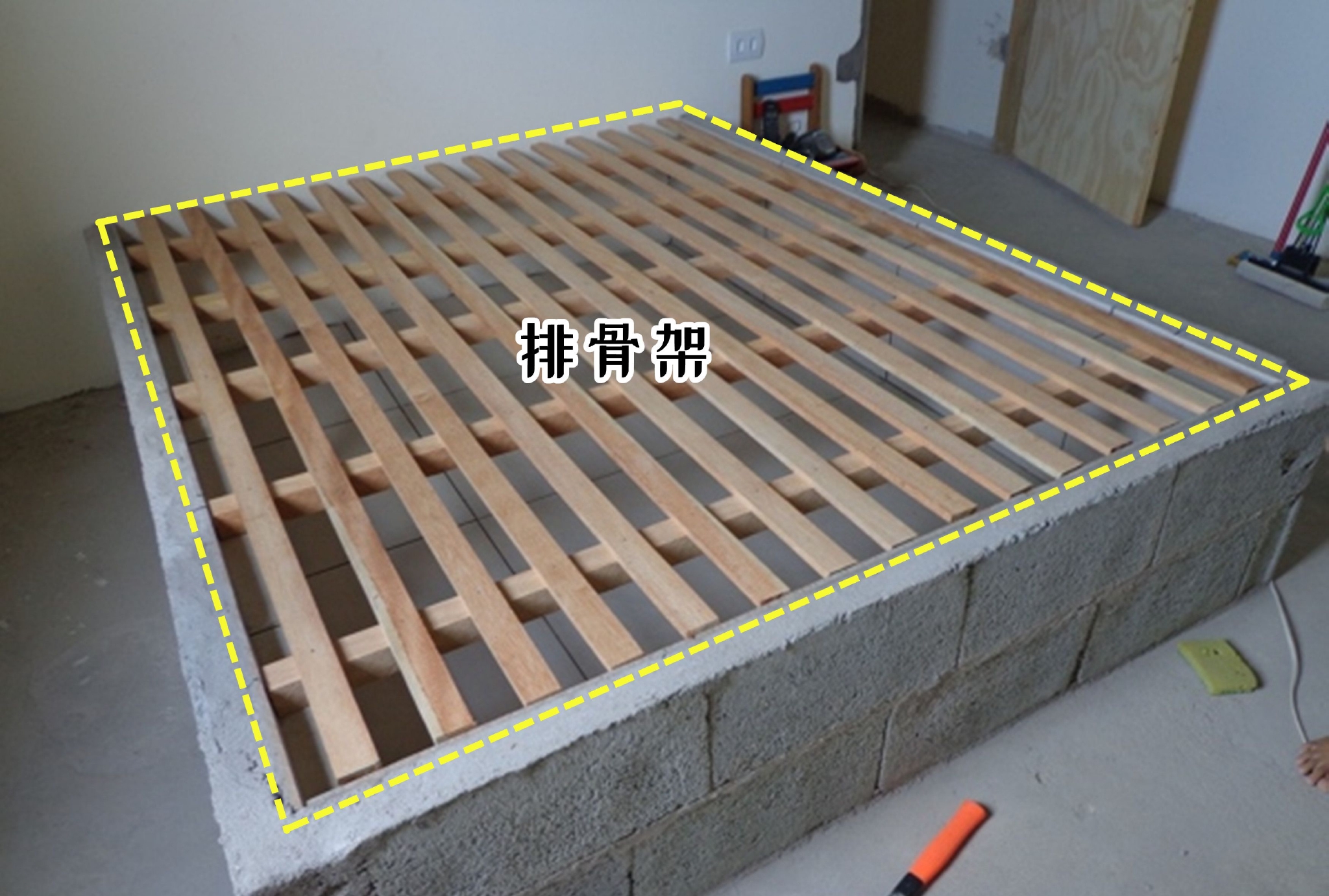 挑2担子红砖进卧室和水泥砌床算一算比买的成品床便宜耐用