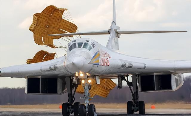 轰-20要加油了|轰炸机|印度空军|战略轰炸机_新浪新闻