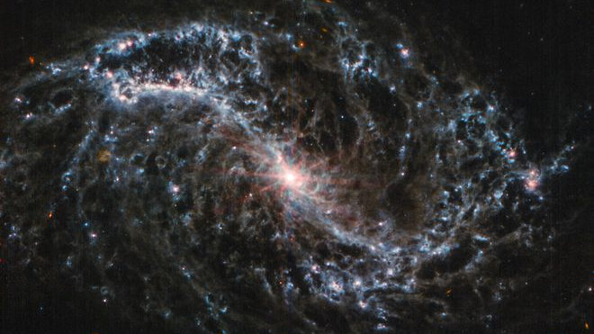 韦布望远镜最新图像，2400万光年外的棒旋星系|恒星|红外线|宇宙|哈勃|波段_新浪新闻