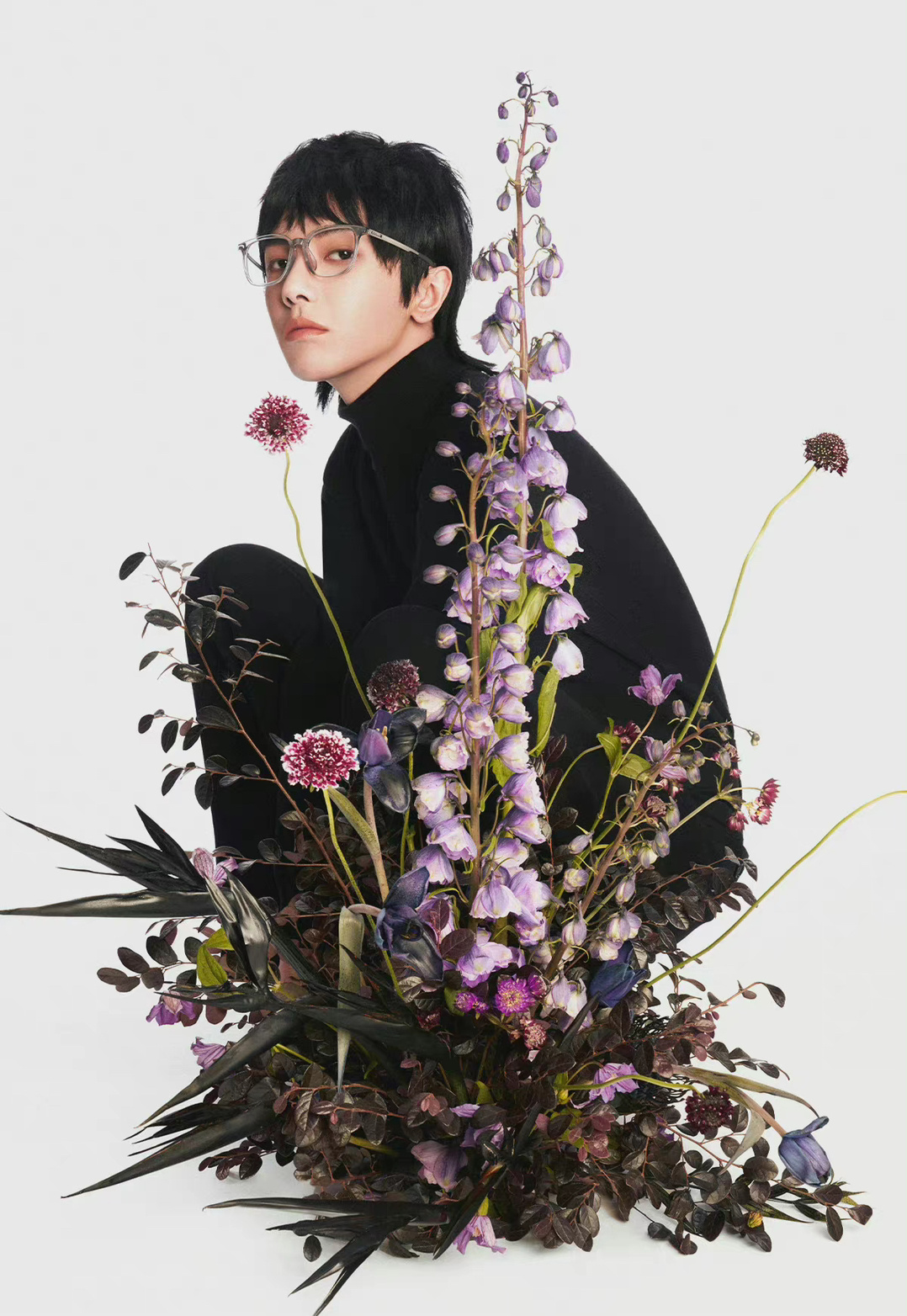 华晨宇新鲜眼镜大片 酷帅有范的花花……__财经头条