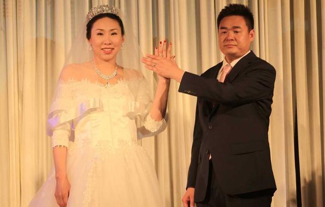 她是中国女篮传奇,35岁才结婚,曾揭露地方篮协黑幕,如今成辣妈|苗立杰