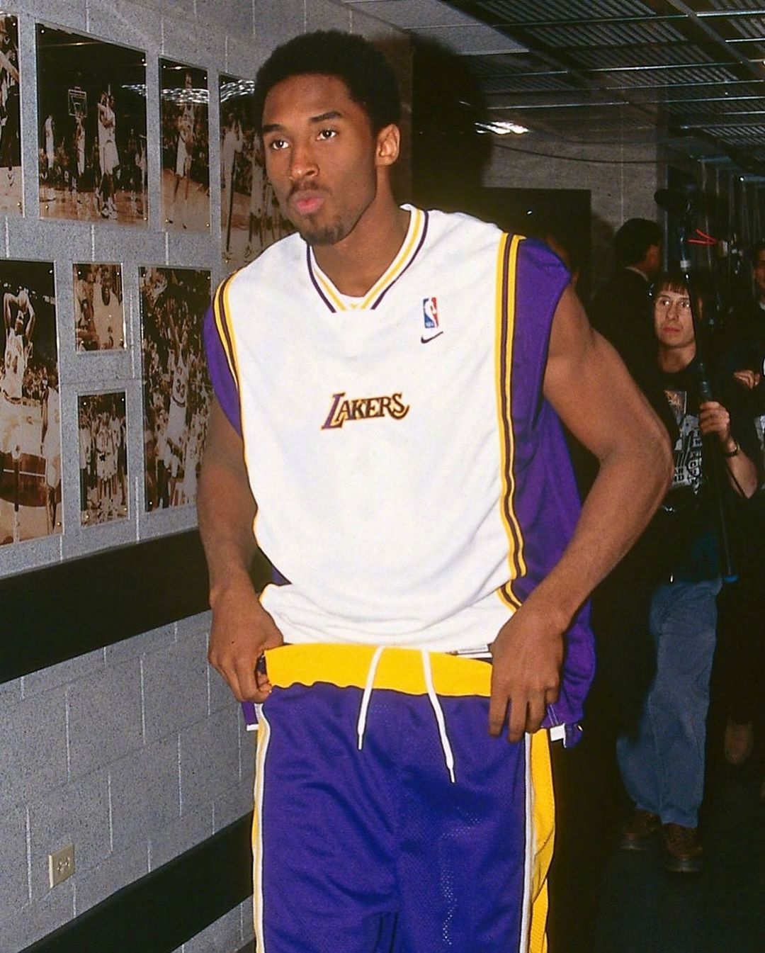 多年前还略显青涩的科比