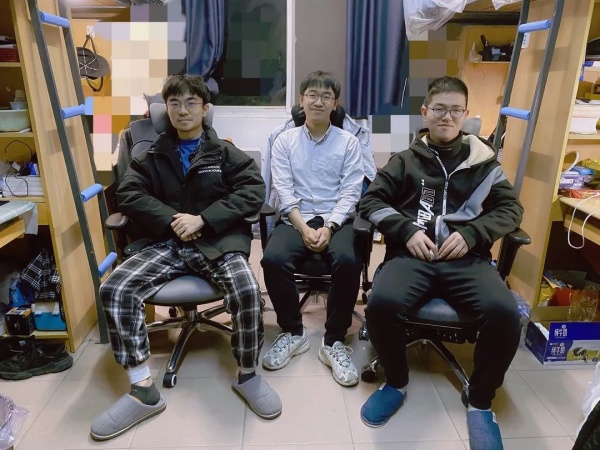 保研寝室＋4，奖学金超20万！休闲区蓝鸢梦想 - Www.slyday.coM