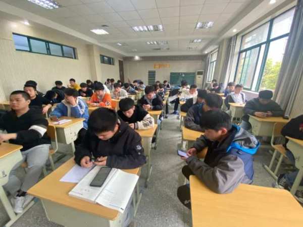 杭州招聘招聘_部分免笔试!杭州事业编招71人!(2)