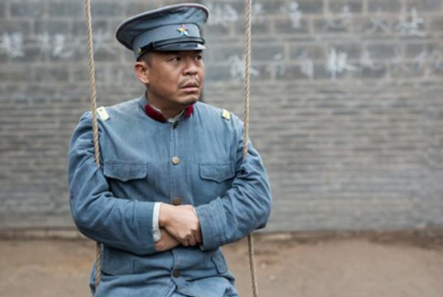 张嘉益带着孙浩上的第一部戏就是电视剧《悬崖》,尽管时隔多年,这部剧