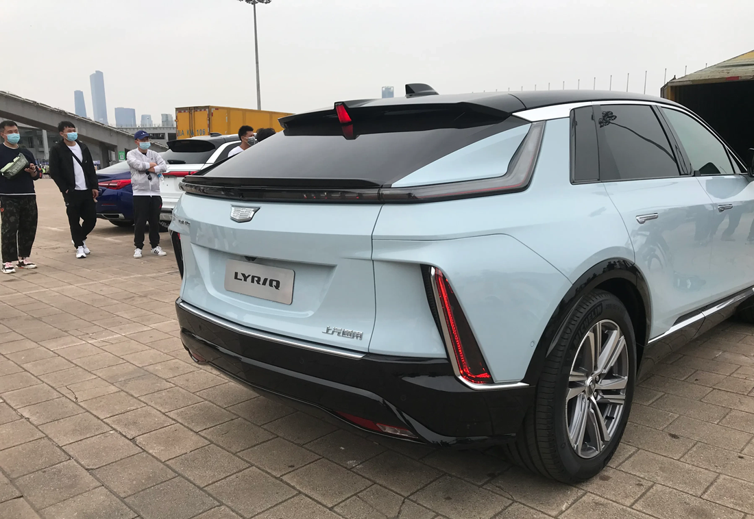 凯迪拉克全新纯电suv,续航650km,标配33寸巨屏, 预售43.97万元