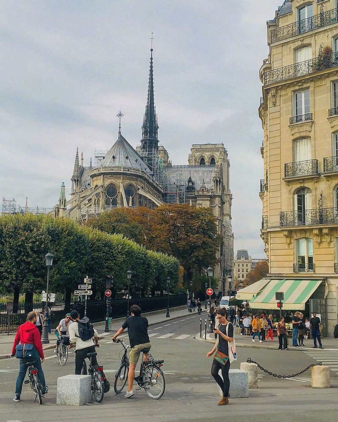 惬意的巴黎街头,到处都是浪漫的味道.