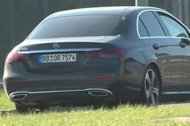 奔驰新款E级实拍谍照 整体设计偏向年轻化