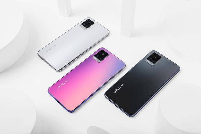 作为一款定位"轻薄自拍旗舰的5g手机",170g的机身重量也让vivo s7拥有