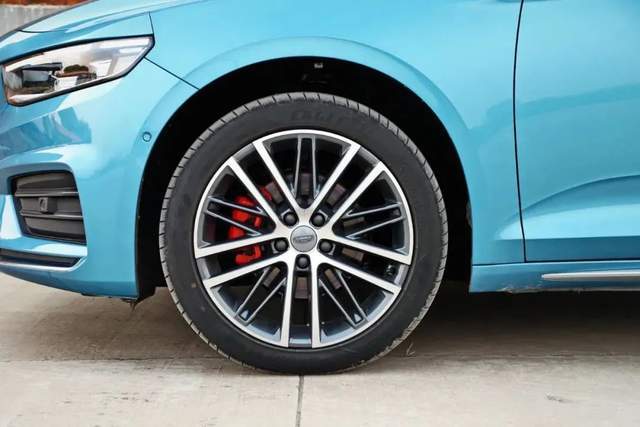 2.0T大对决 星瑞遇强敌 竟然价格都没优势