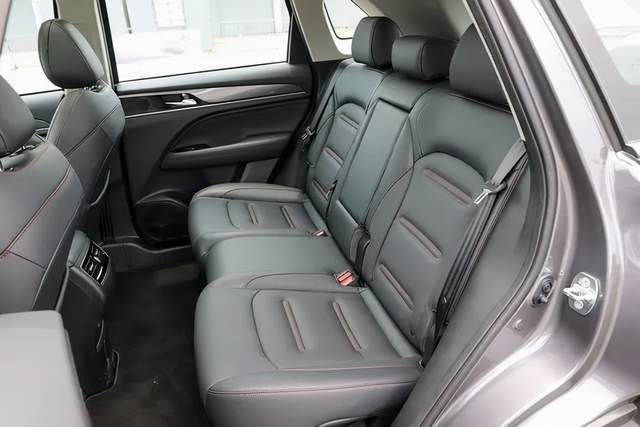 比CR-V还大，国产“爆款”性价比真不错，不到15万就能买顶配！