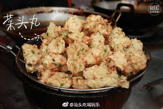 潮汕菜头丸是一种传统的潮汕特色小吃,油炸过后,外表呈金黄色