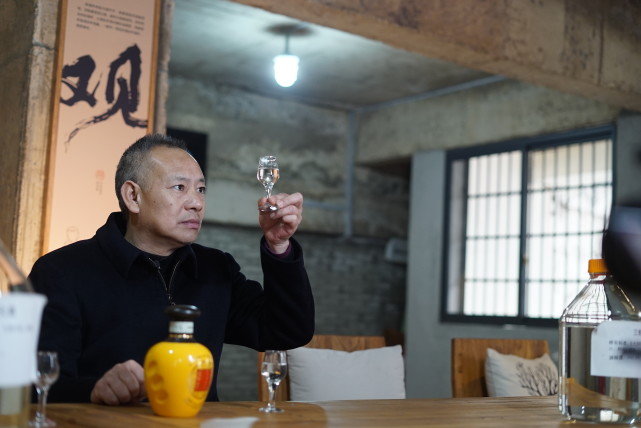 新春走基层:走进波波匠酒业 举杯见证匠人匠心|茅台镇|酱酒|波波_新浪