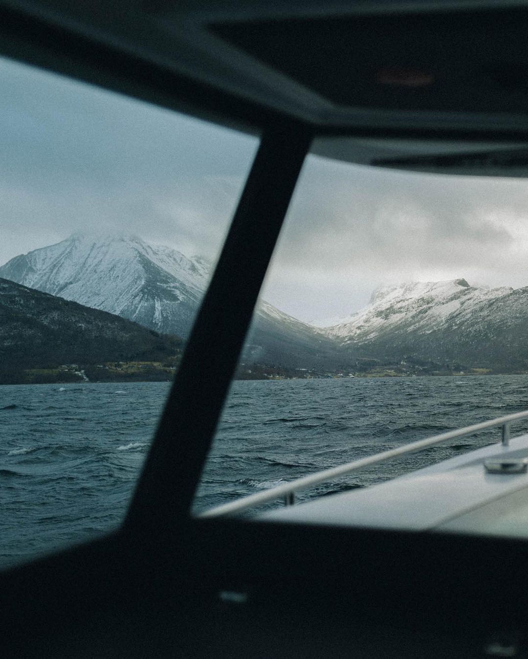 从盖朗厄尔峡湾到孙墨尔雪山,由几座小岛组成的挪威小镇奥勒松