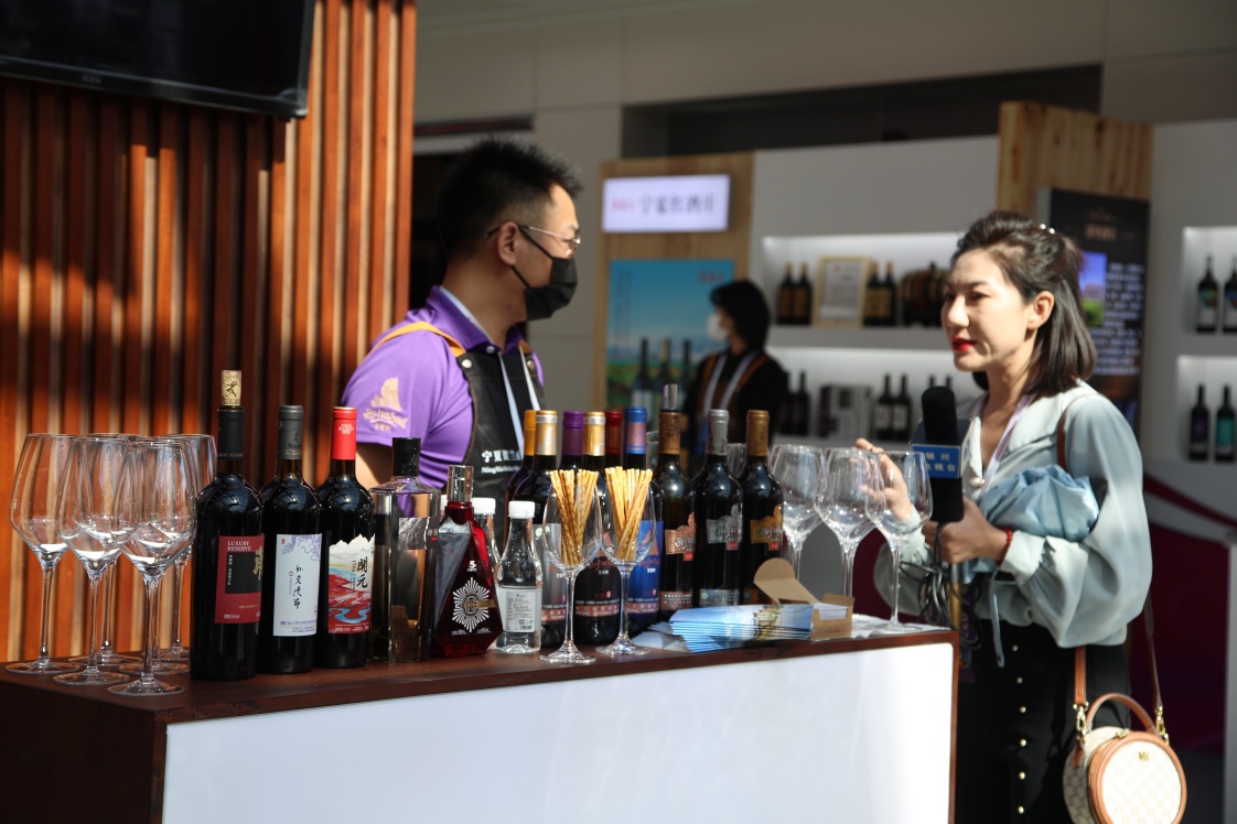 一睹为快直击贺兰山葡萄酒展销会现场