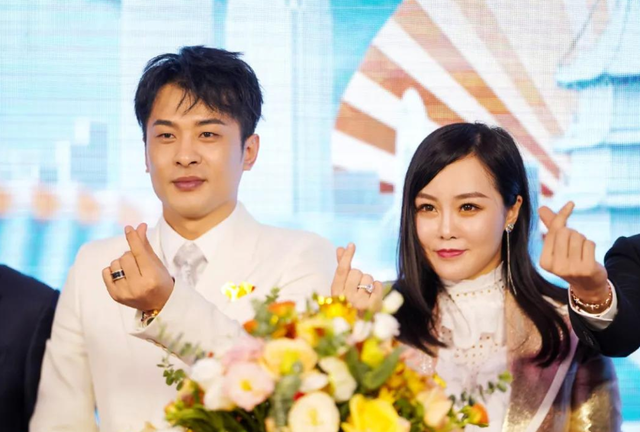 辛巴为了流量也是拼了！在直播间“家暴”老婆！休闲区蓝鸢梦想 - Www.slyday.coM