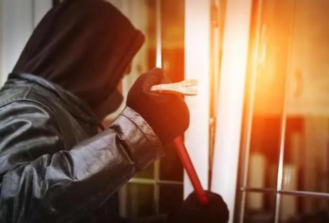 雨衣大盗狂抢4千万,因烟蒂被抓捕,供述称:几百万我会去抢?