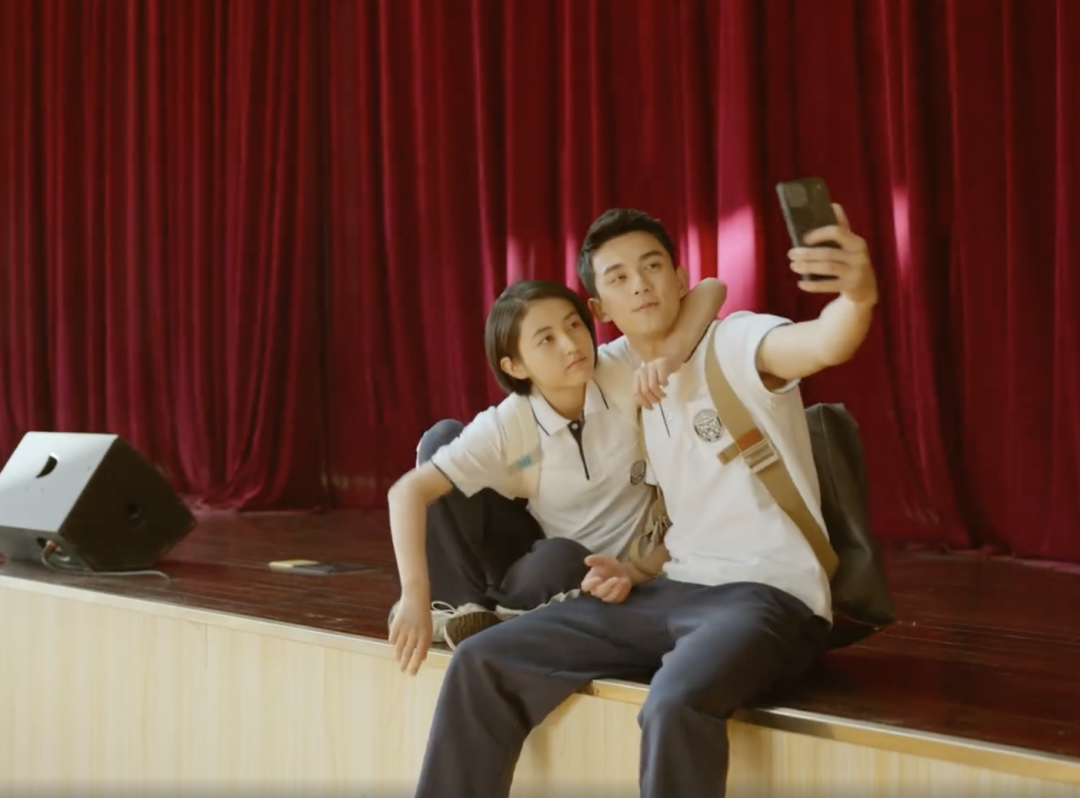 张子枫吴磊盛夏未来首支预告8分预定妹妹泳装好青涩啊