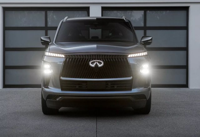 全新英菲尼迪qx80年底上市!自发光车标 三屏联动 456马力双涡轮