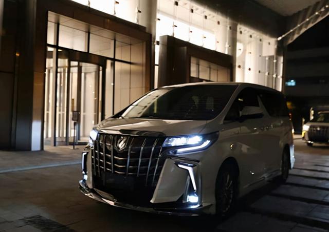 全新丰田埃尔法换代25混合动力港口现车不加价