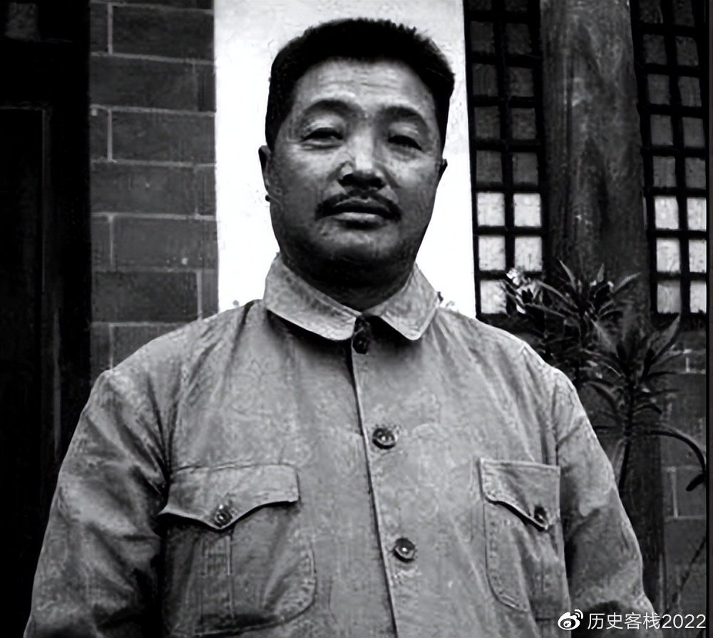红二、红四方面军会师后,贺龙警告张国焘:小心我打你的黑枪|红二|张国焘|老总_新浪新闻