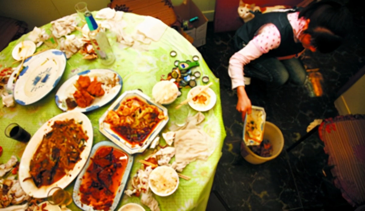 今后用餐浪费要交钱!餐馆不作为诱导超量点餐要罚款!