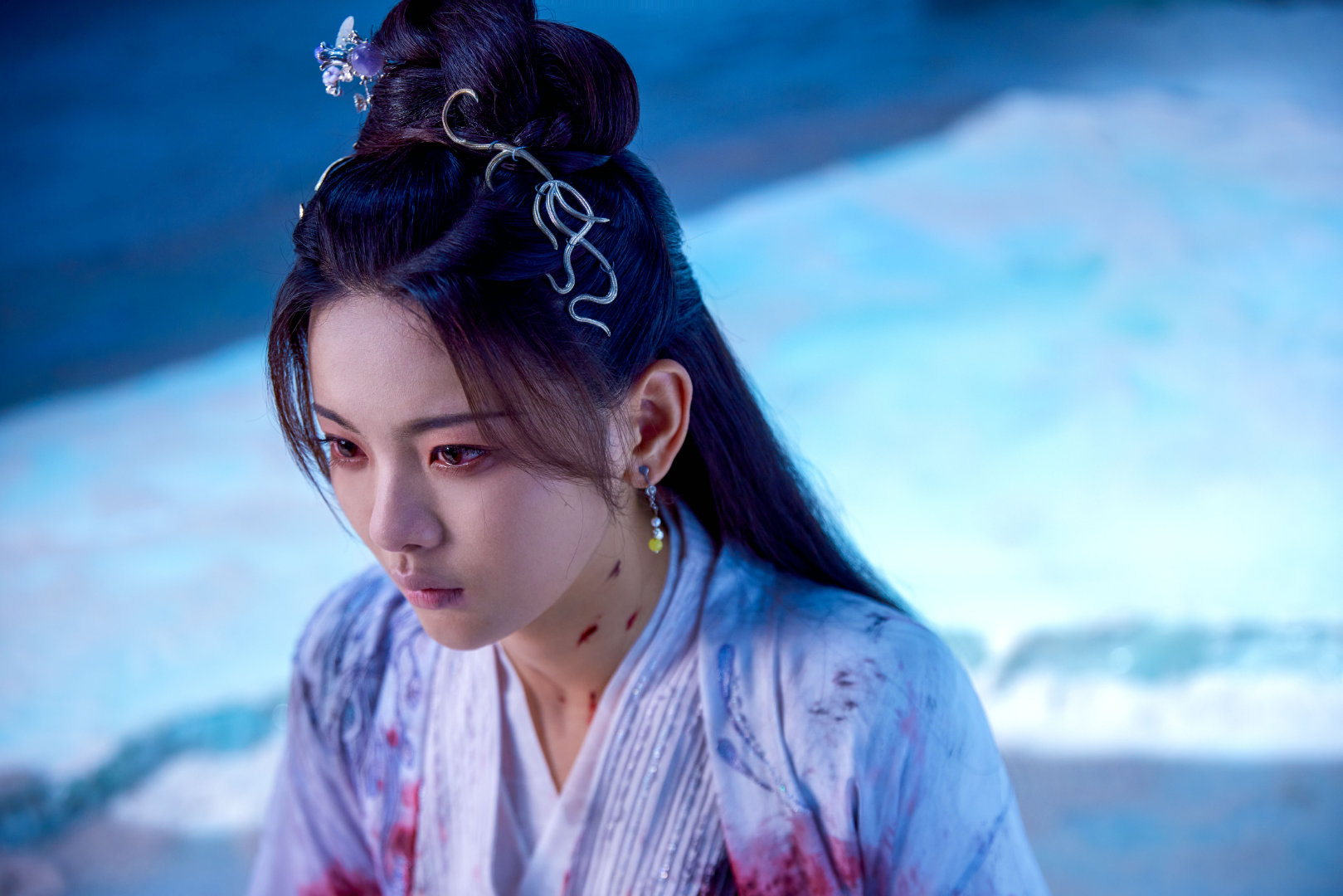 杨超越重紫成魔六宫格剧照