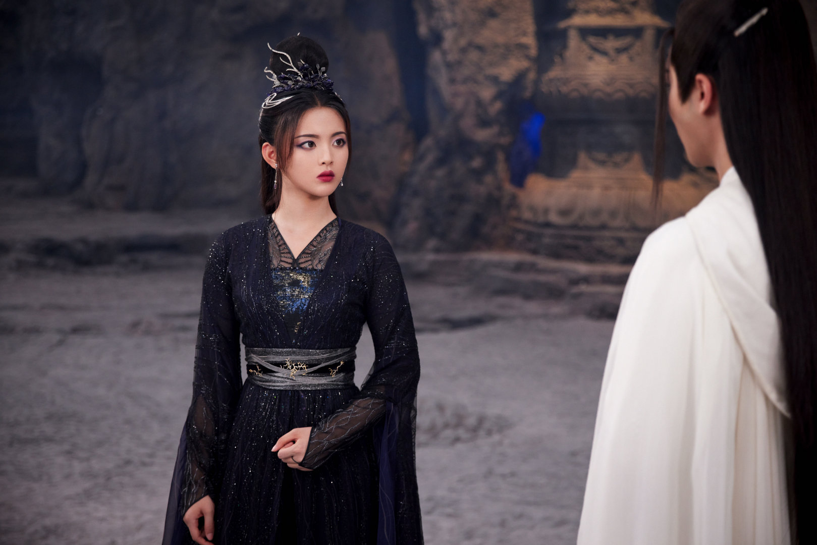 杨超越重紫成魔六宫格剧照