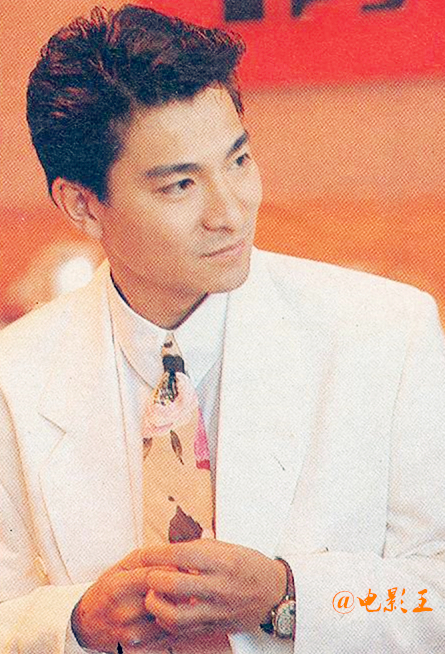 白色西装的刘德华,帅气倜傥