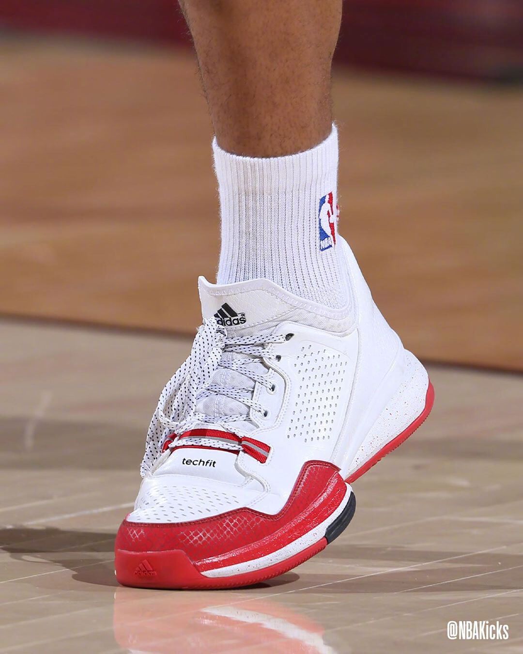 利拉德2,近几年实战鞋中的佼佼者!