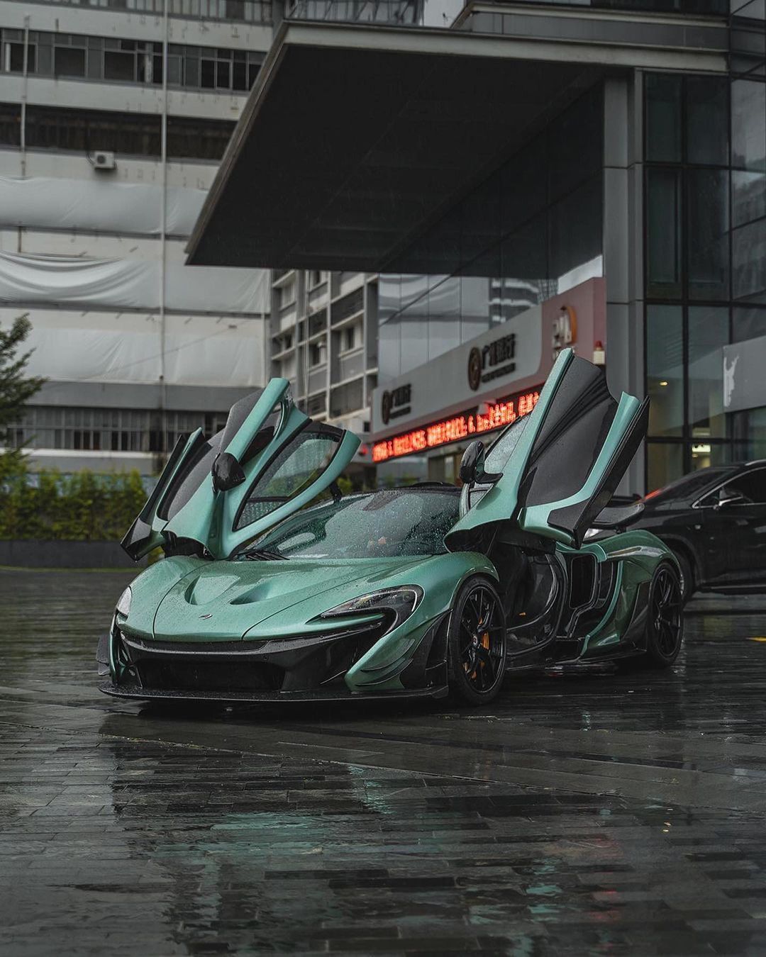 雨中迈凯伦p1!_高清图集_新浪网