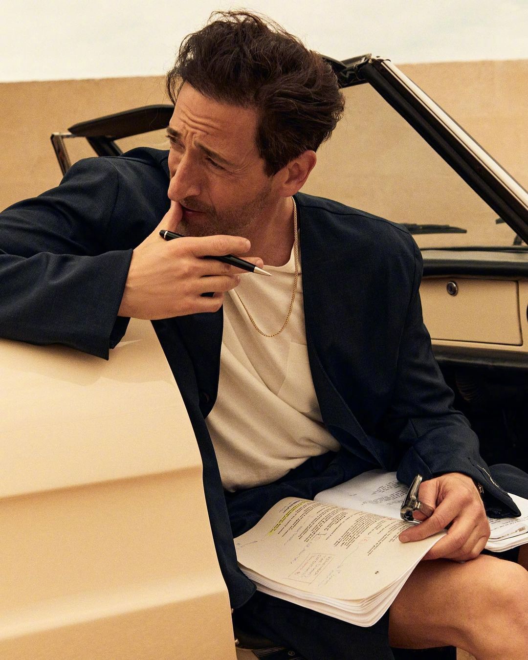 奥斯卡影帝阿德里安-布劳迪为kith 2023 summer系列拍摄广告