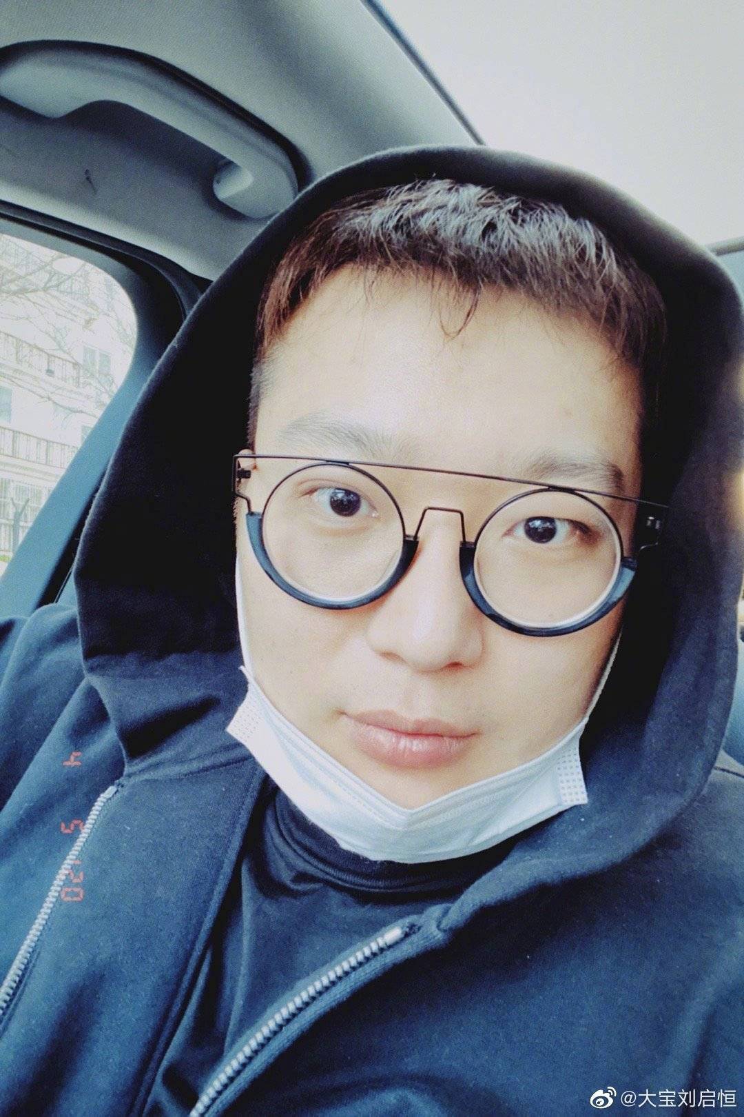 屈楚萧朋友刘启恒发博说爷的朋友被算计