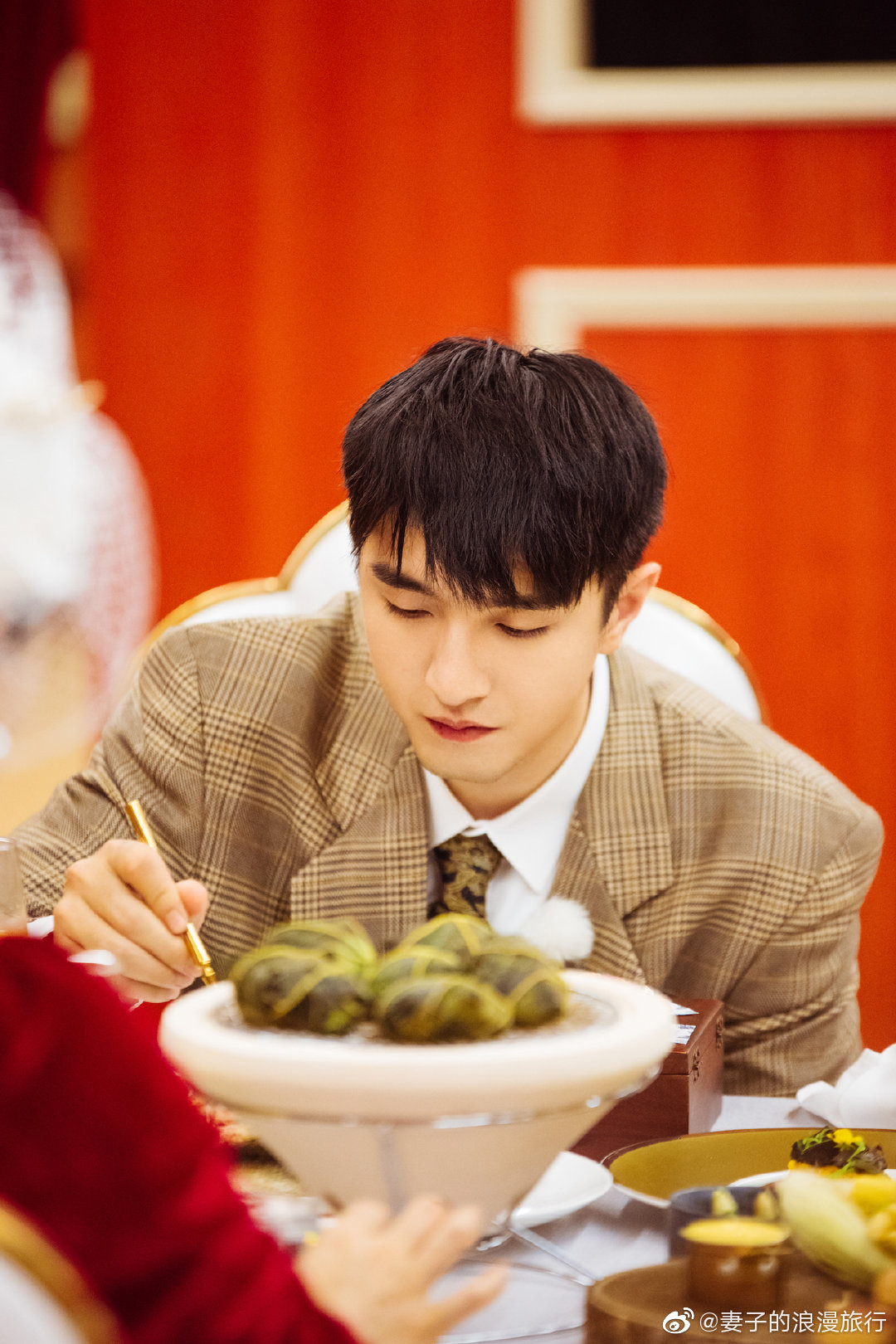 酷盖弟弟金瀚kim变身西装革履的贵公子帅气十足