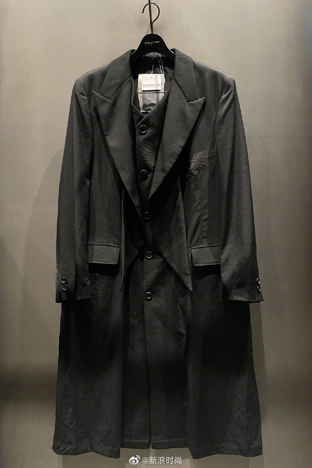 山本耀司经典乌鸦大衣于中国地区复刻发售