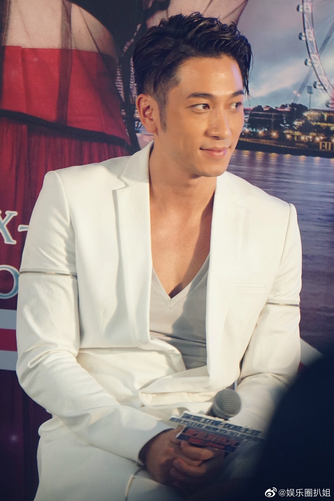 今日黄宗泽吴卓羲晒多年前旧照……2021-12-14 16:06:47张馨予晒