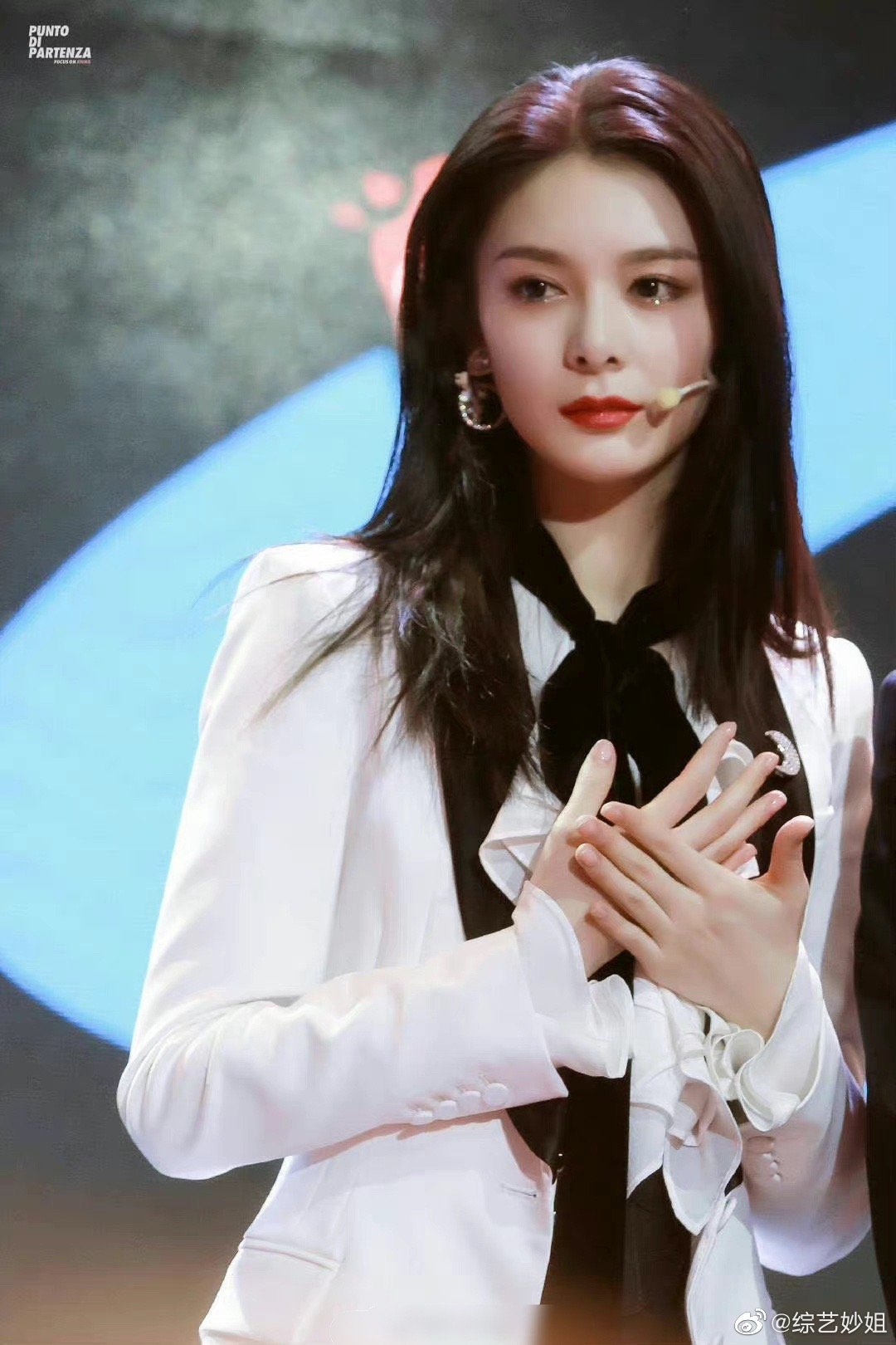 傅菁在长沙开音乐会还给粉丝反向应援七八百的伴手礼