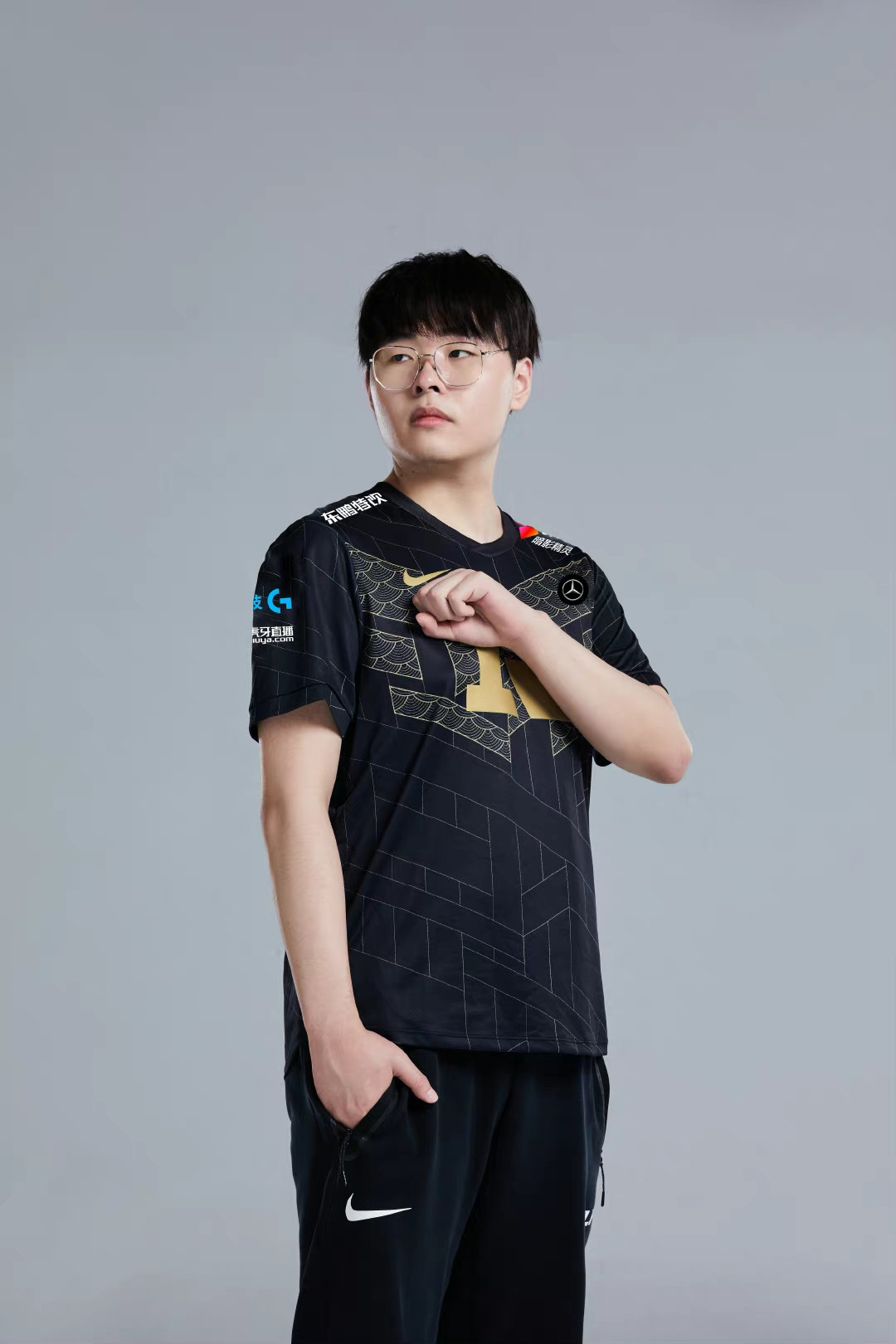 rng出征2022英雄联盟全球总决赛定妆照