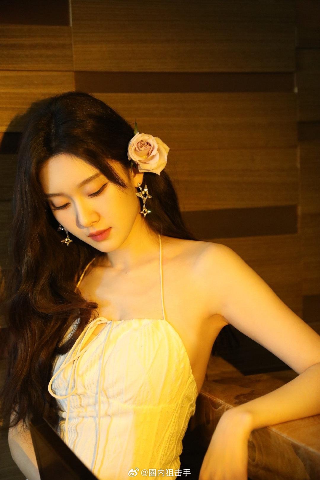 王子璇生日写真,把清冷氛围感拉满,这状态也太好了吧……|王子璇|写真