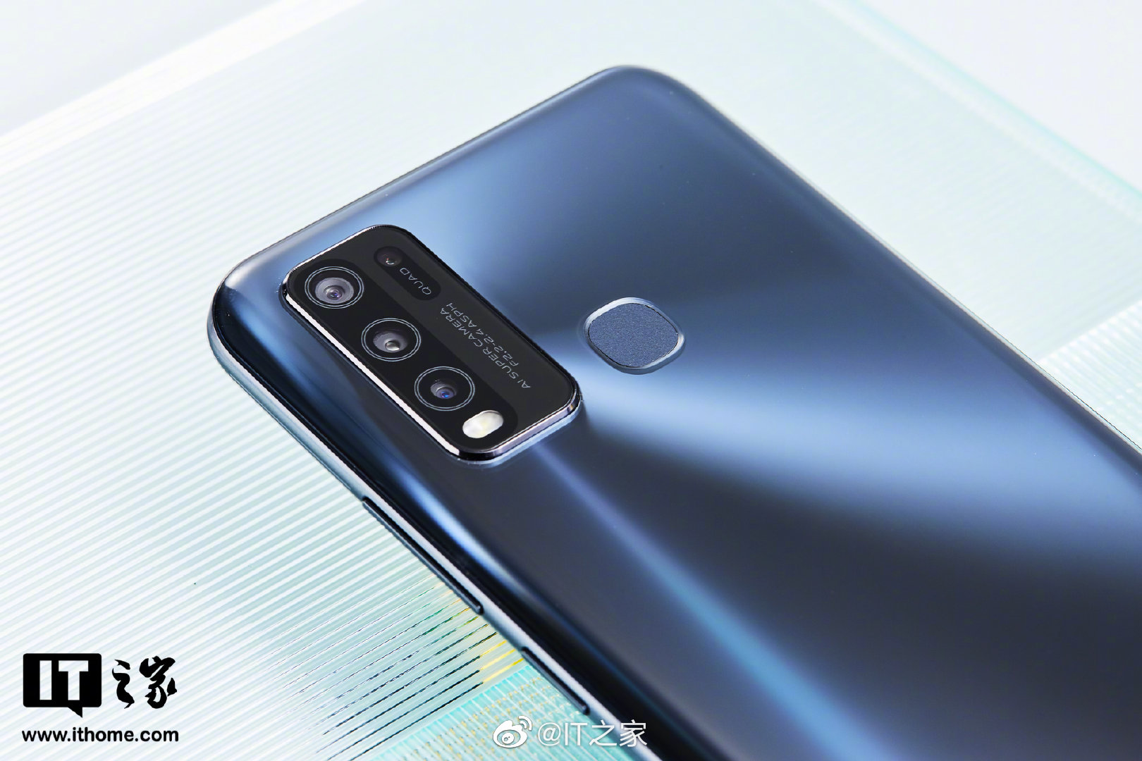 it之家开箱:vivo y50图赏