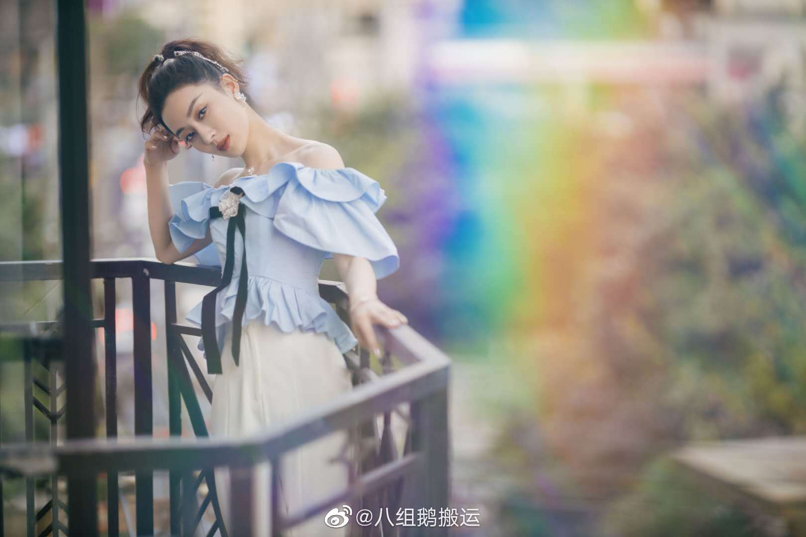 1 / 9 @孙佳雨_panda 出席活动,造型优秀,清爽一字领搭配白色西装裤