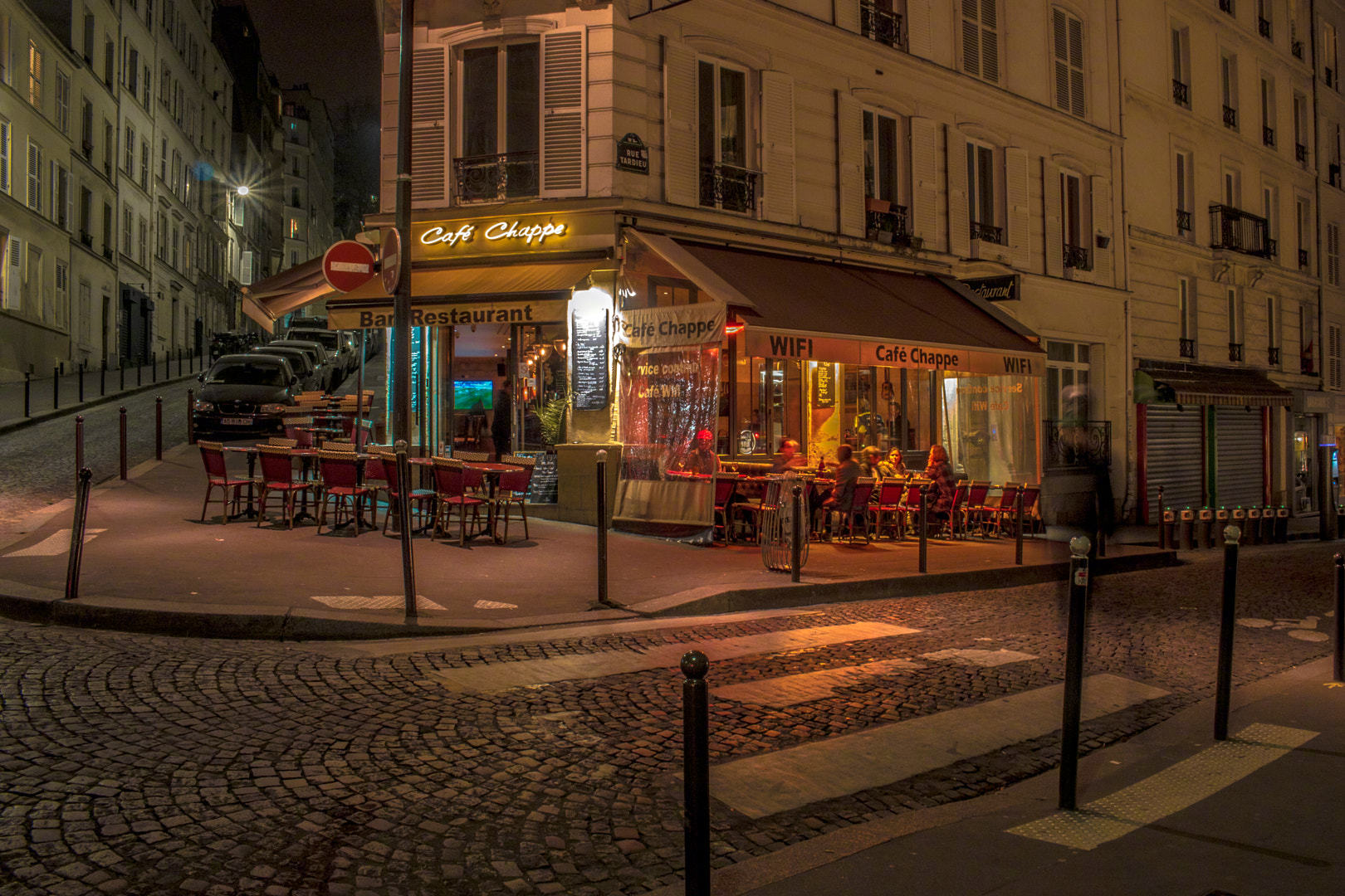 蒙马特高地位于巴黎的最高点,以山顶的圣心大教堂为中心_高清图集