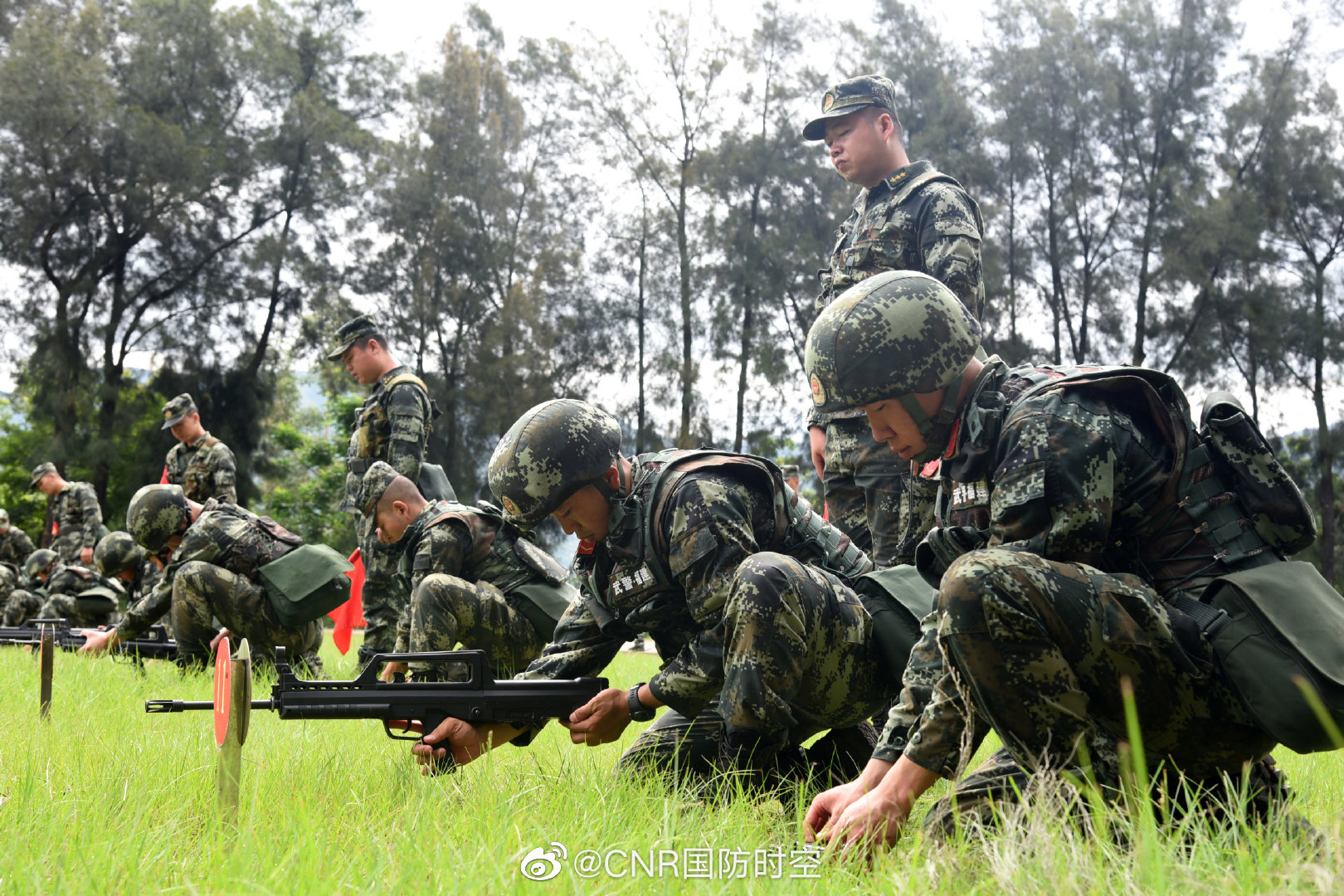 直击实弹射击训练场