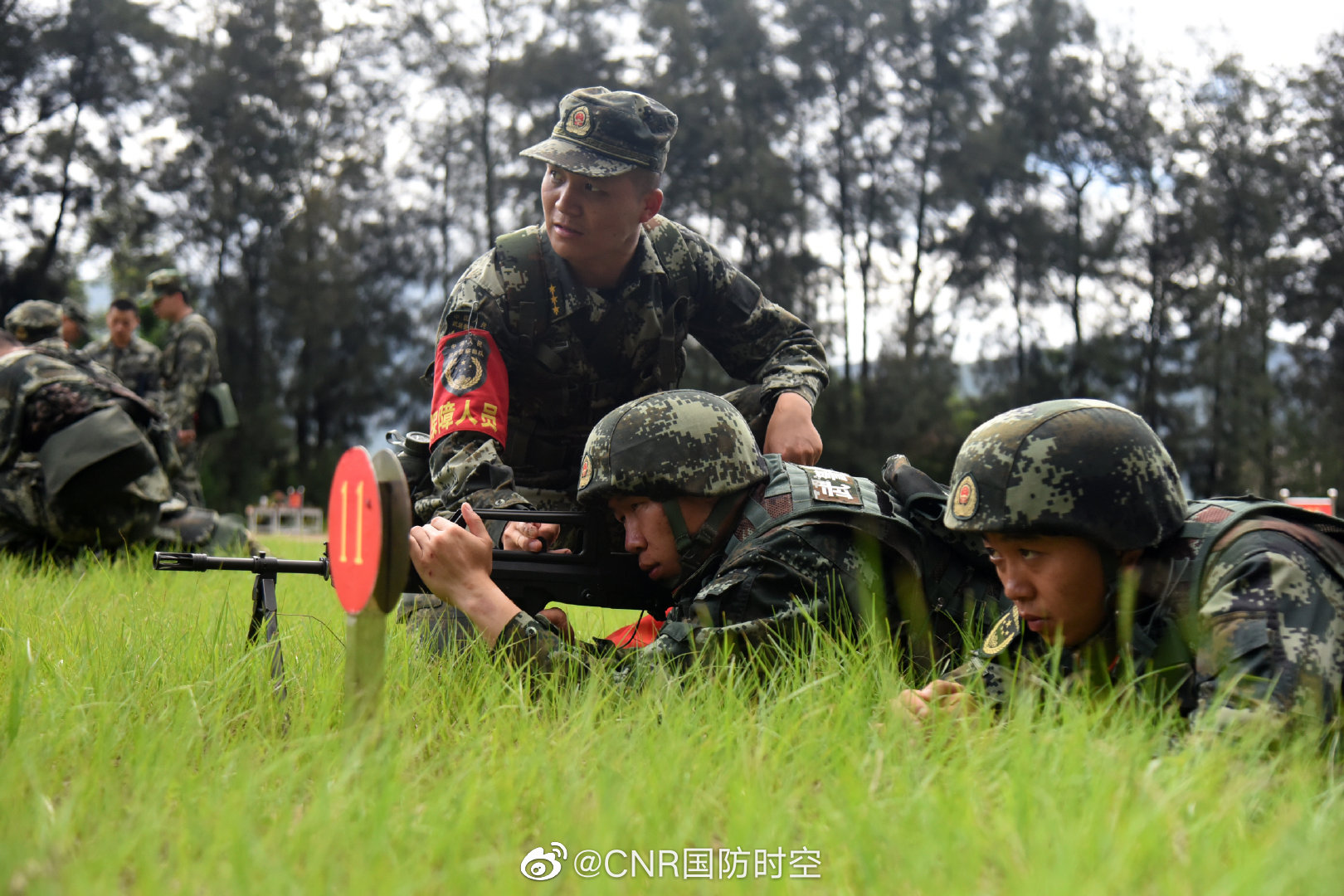 直击实弹射击训练场