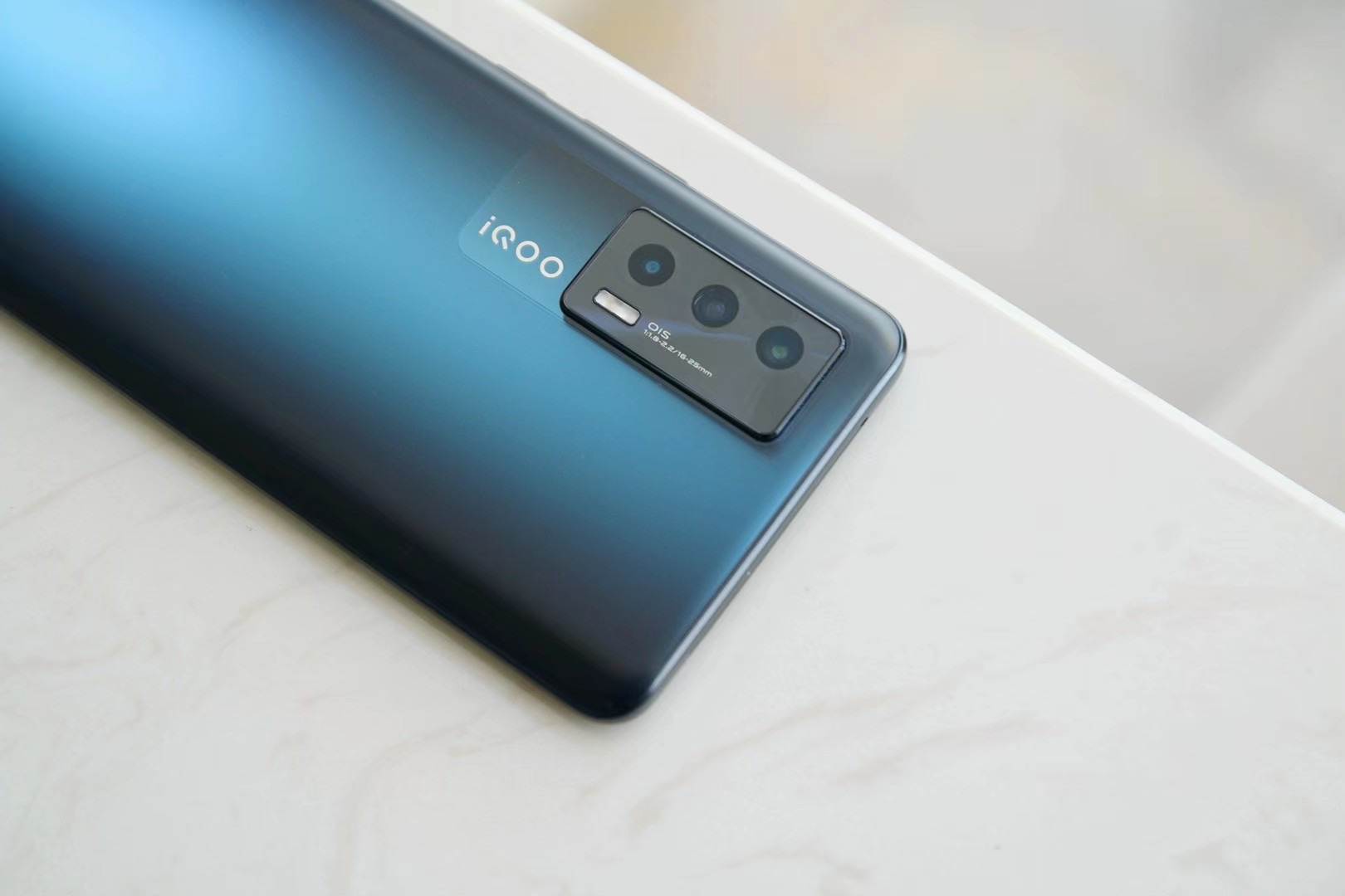 iqoo neo5真机图赏:2499元起的骁龙870旗舰表现如何?__财经头条