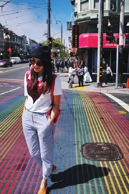 许婧就是气质美女,红裙加身看不出身材优势,纯靠露背抢镜休闲区蓝鸢梦想 - Www.slyday.coM 许婧就是气质美女,红裙加身看不出身材优势,纯靠露背抢镜休闲区蓝鸢梦想 - Www.slyday.coM