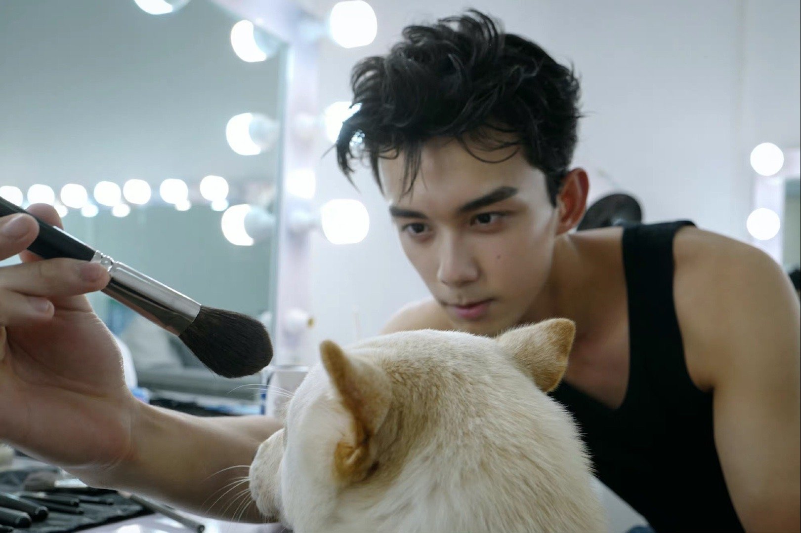 经纪人兼化妆师吴磊上线哈哈哈哈 从来没有这么羡慕过小北__财经头条