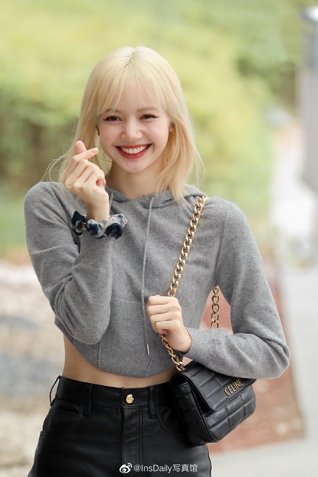 lisa | 金发甜豆莎 近日的机场图,梦回到六年前__财经头条