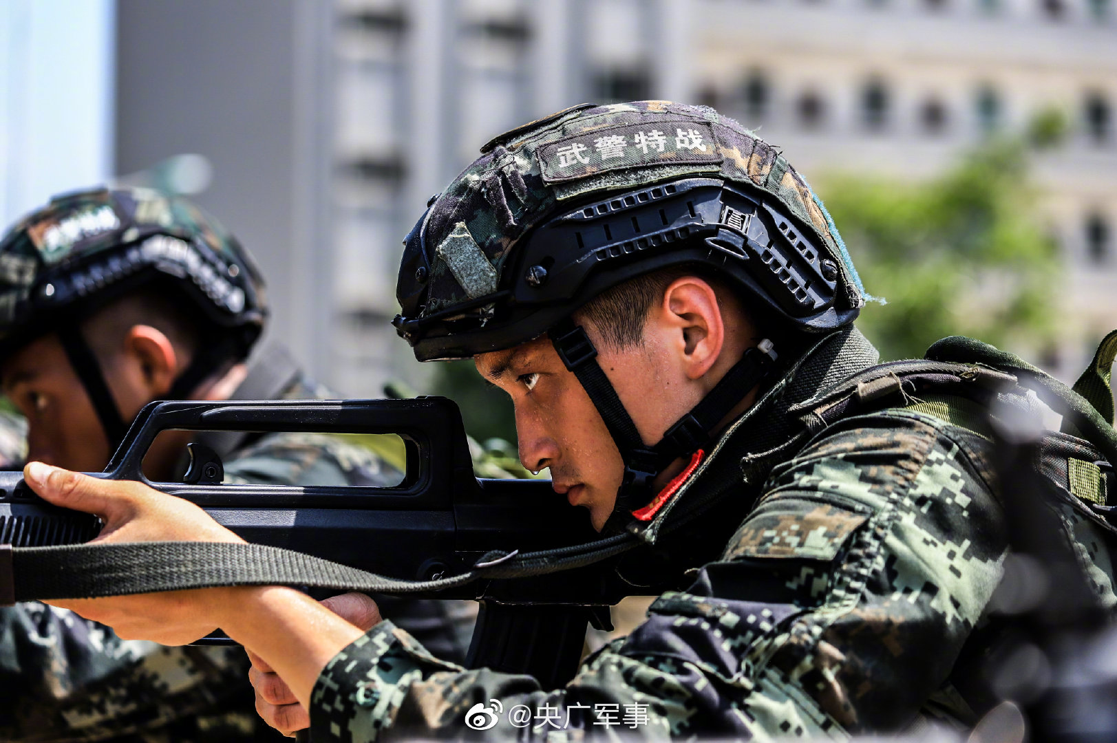 1 / 9 近日,武警广西总队预备特战队员集训在桂南某训练基地拉开帷幕.